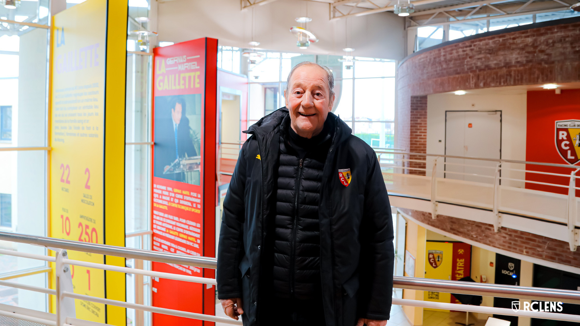 Les joueurs lensois rendent hommage à Rolland Courbis, Gervais Martel évoque “un mec bien”