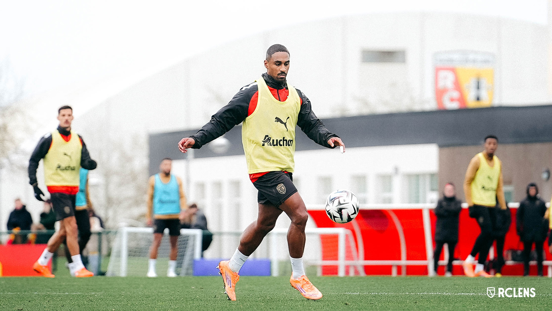 Plans rapprochés  à l’approche de SC Angers – RC Lens : l’entrainement du jour