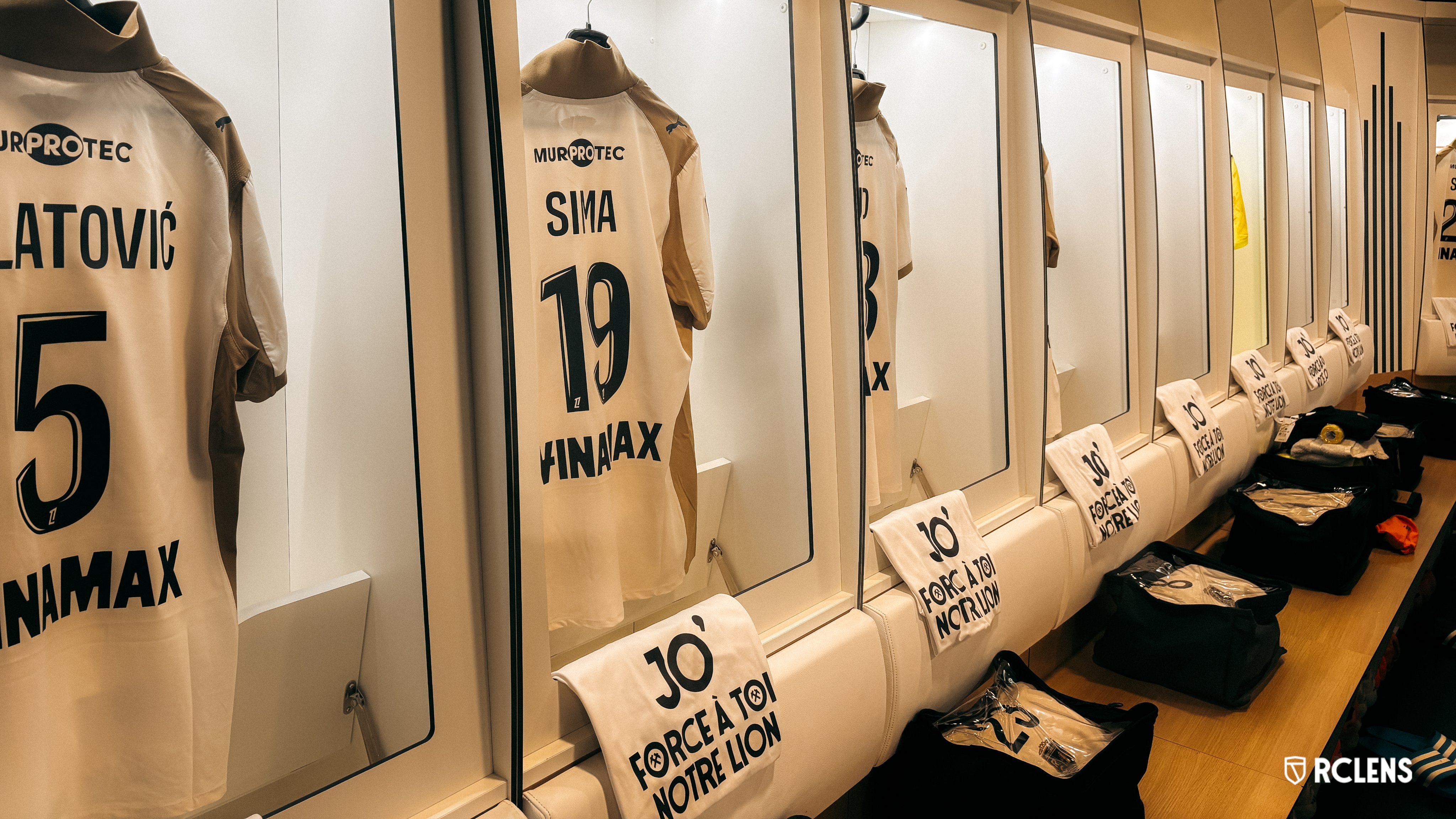 Images : Le vestiaire lensois