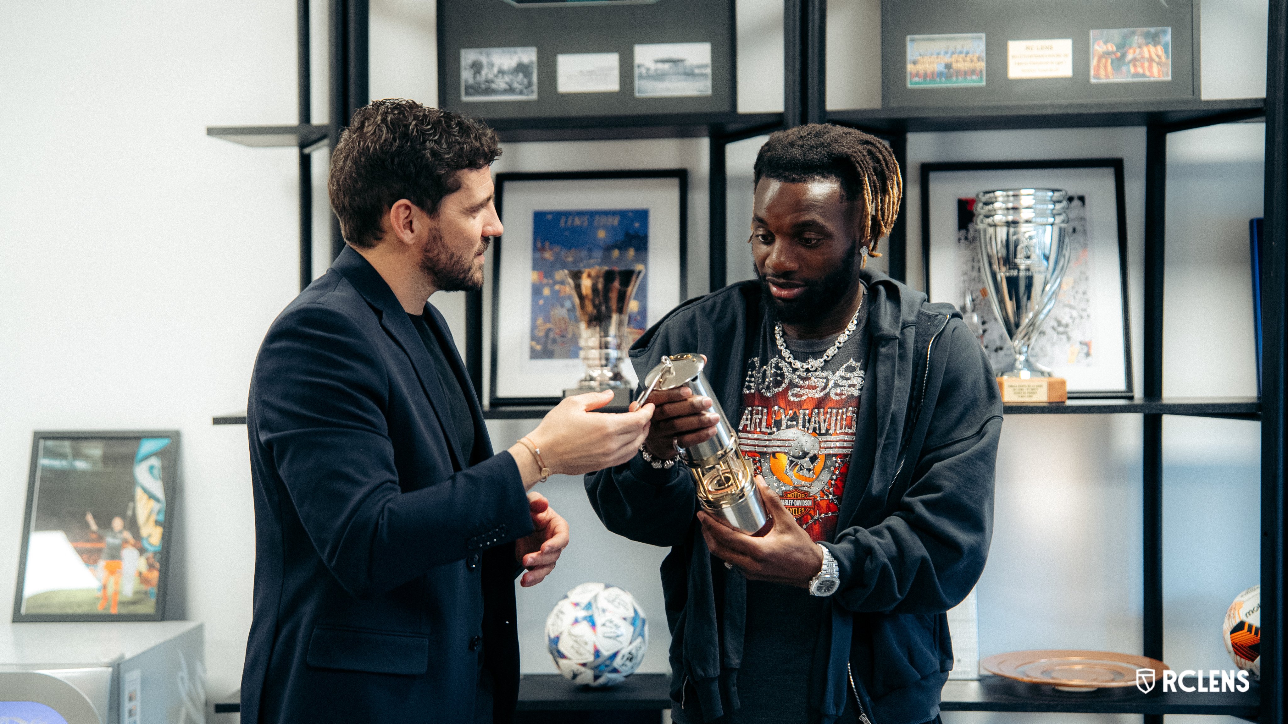 Mercato : Allan Saint-Maximin victime d’un déchaînement raciste sous les posts du RC Lens