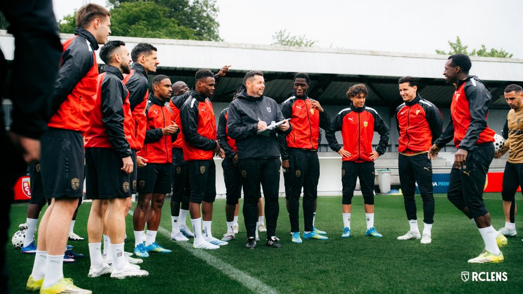 « On est détendu » : Pierre Sage et Yoann Lachor du RC Lens avant la finale de la Coupe de France de football