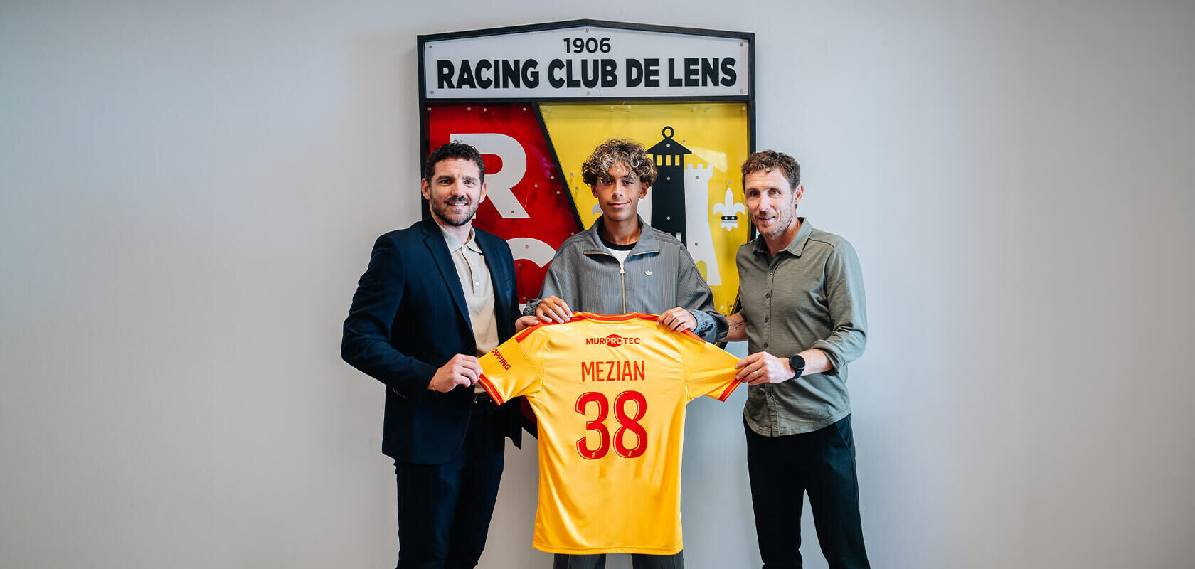 Mercato – Officiel : Mezian Mesloub paraphe son premier contrat professionnel